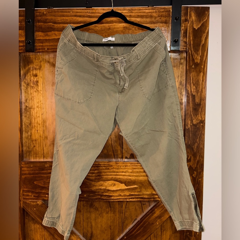 Sonoma  Cargo Pants in Olive